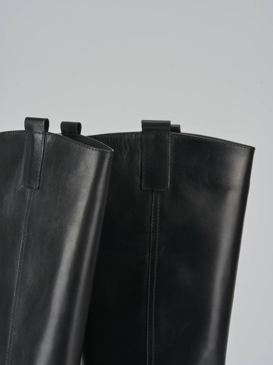 Stivali tacco 2cm pelle nero