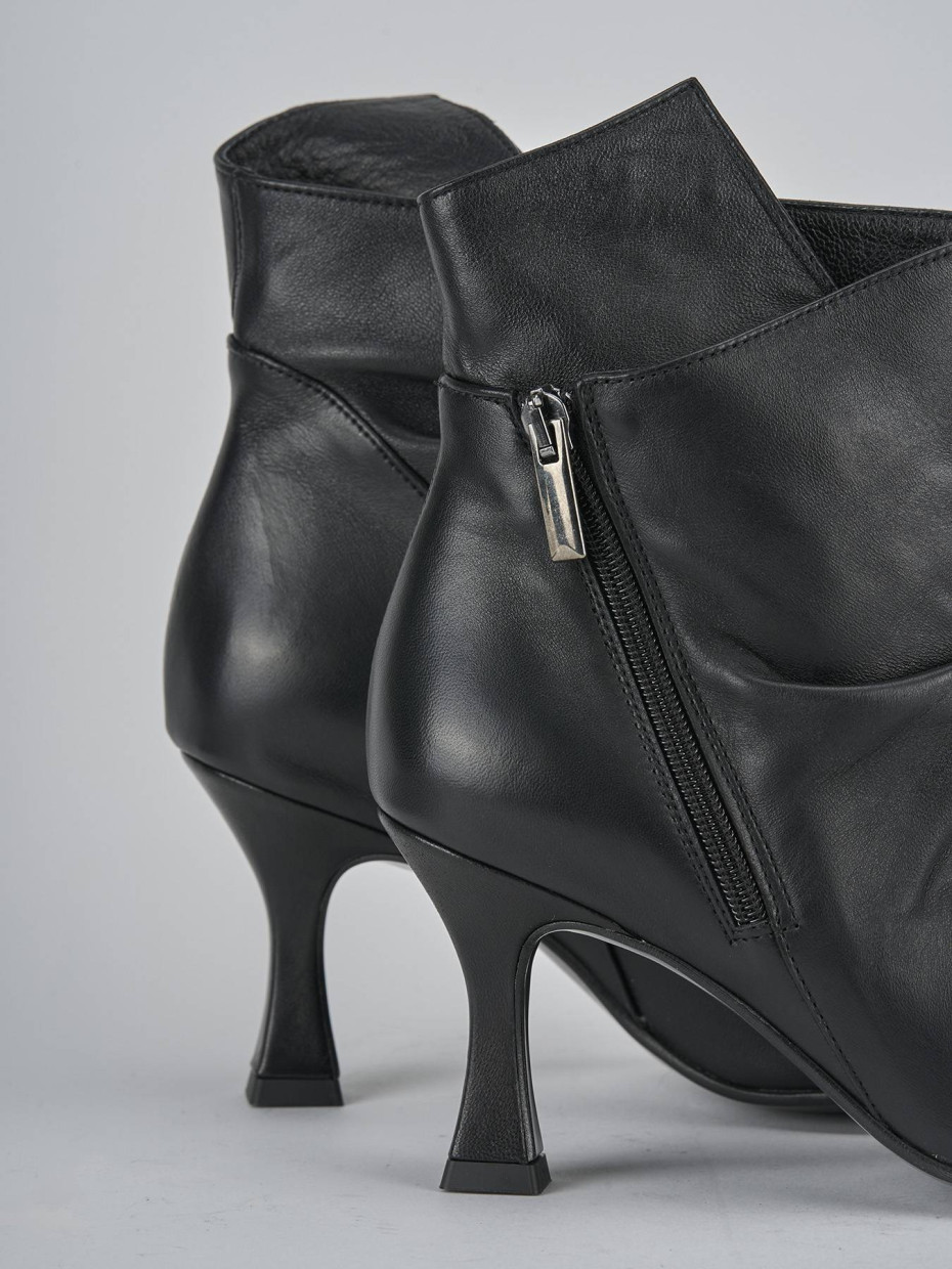 Stivaletto tacco 7 cm nero pelle