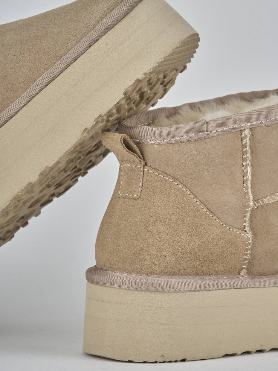 Stivaletti camoscio beige