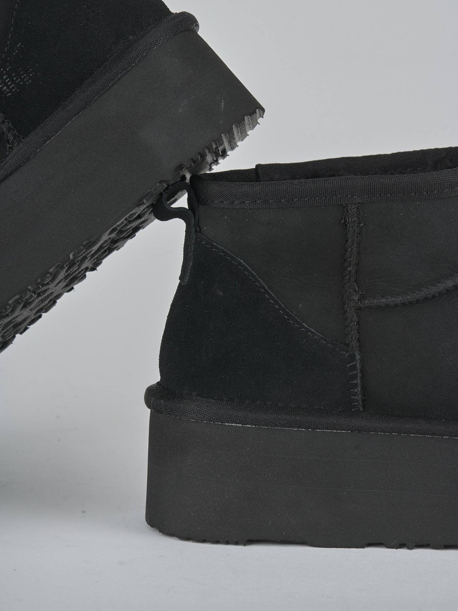 Stivaletti camoscio nero