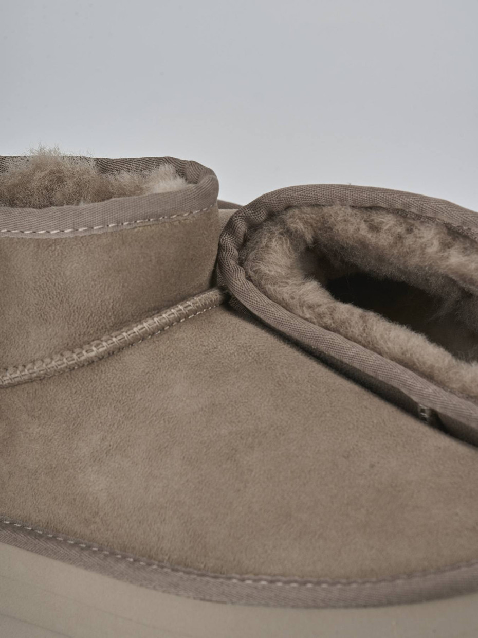 Stivaletti camoscio beige