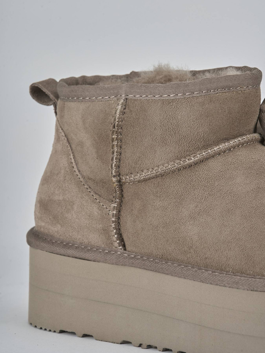 Stivaletti camoscio beige