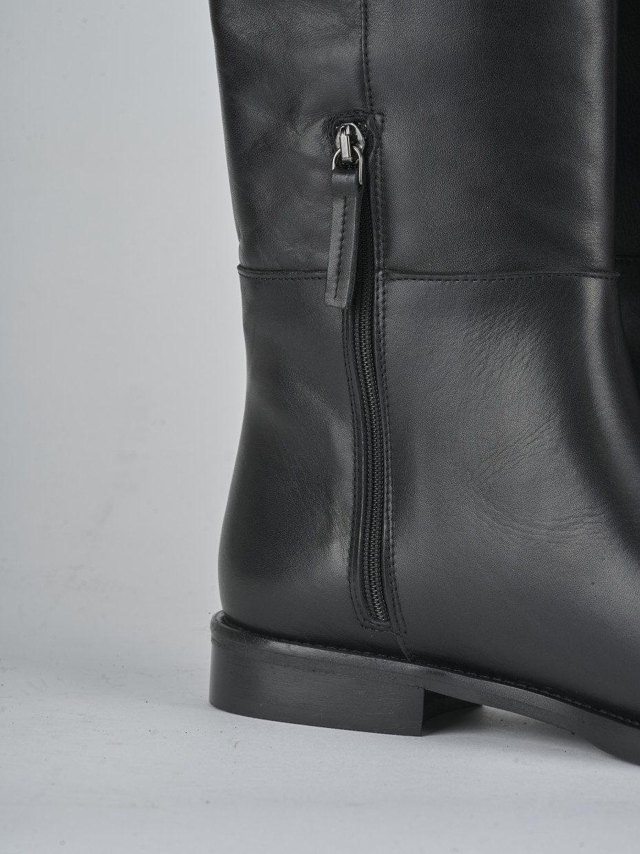 Stivali tacco 2cm pelle nero