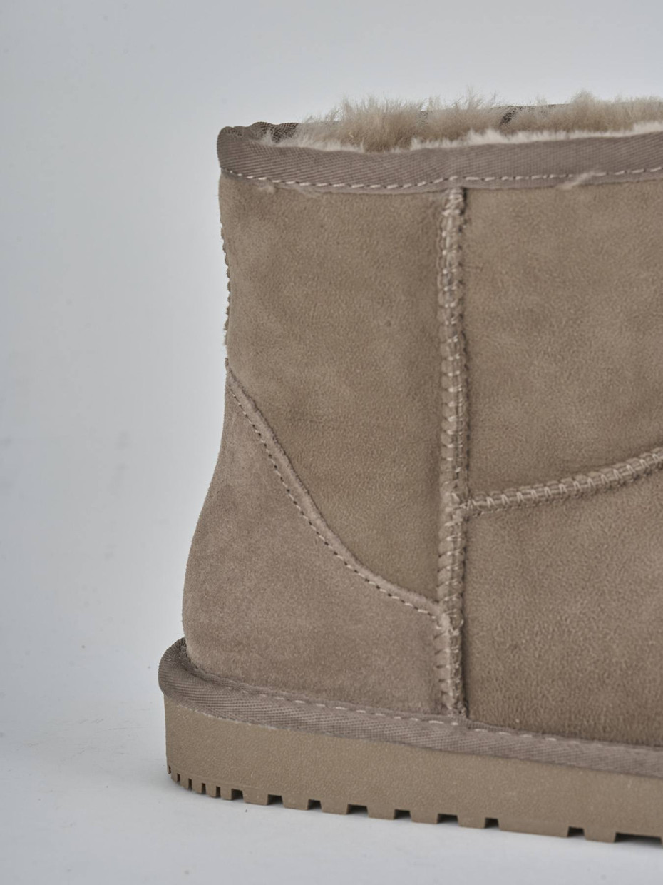 Stivaletti camoscio beige