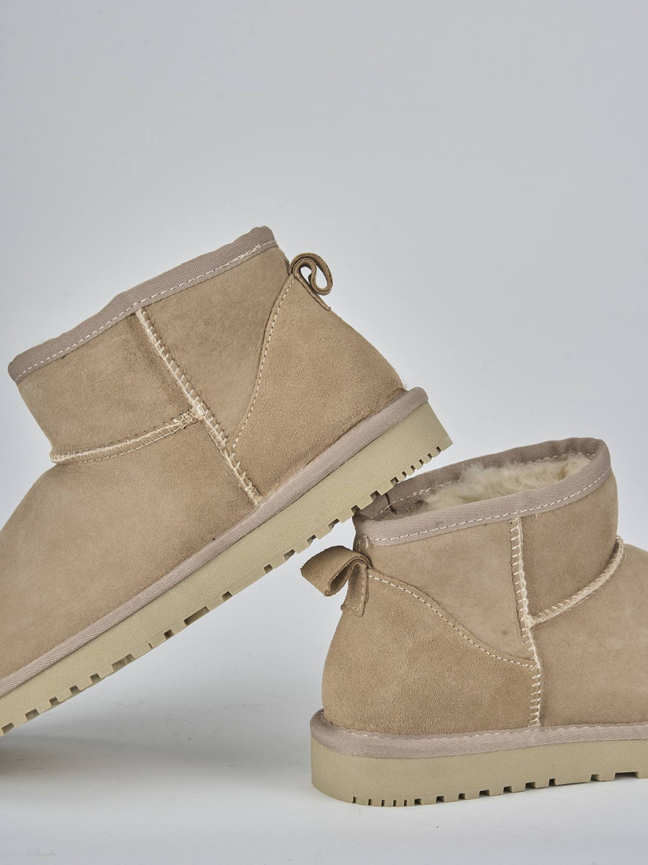 Stivaletti camoscio beige