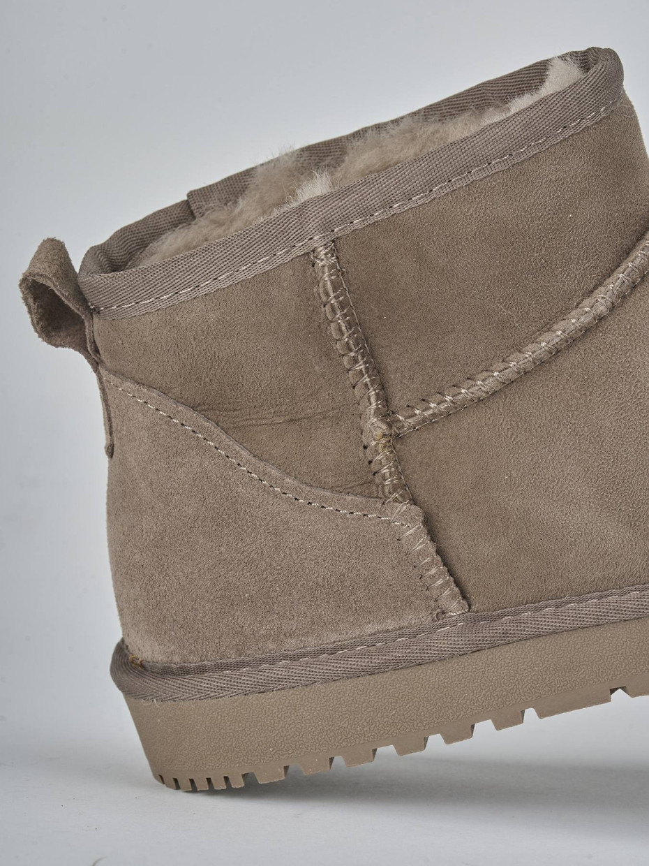 Stivaletti camoscio beige
