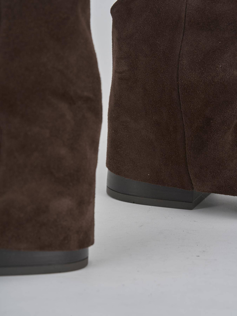 Stivaletti tacco 3cm camoscio testa