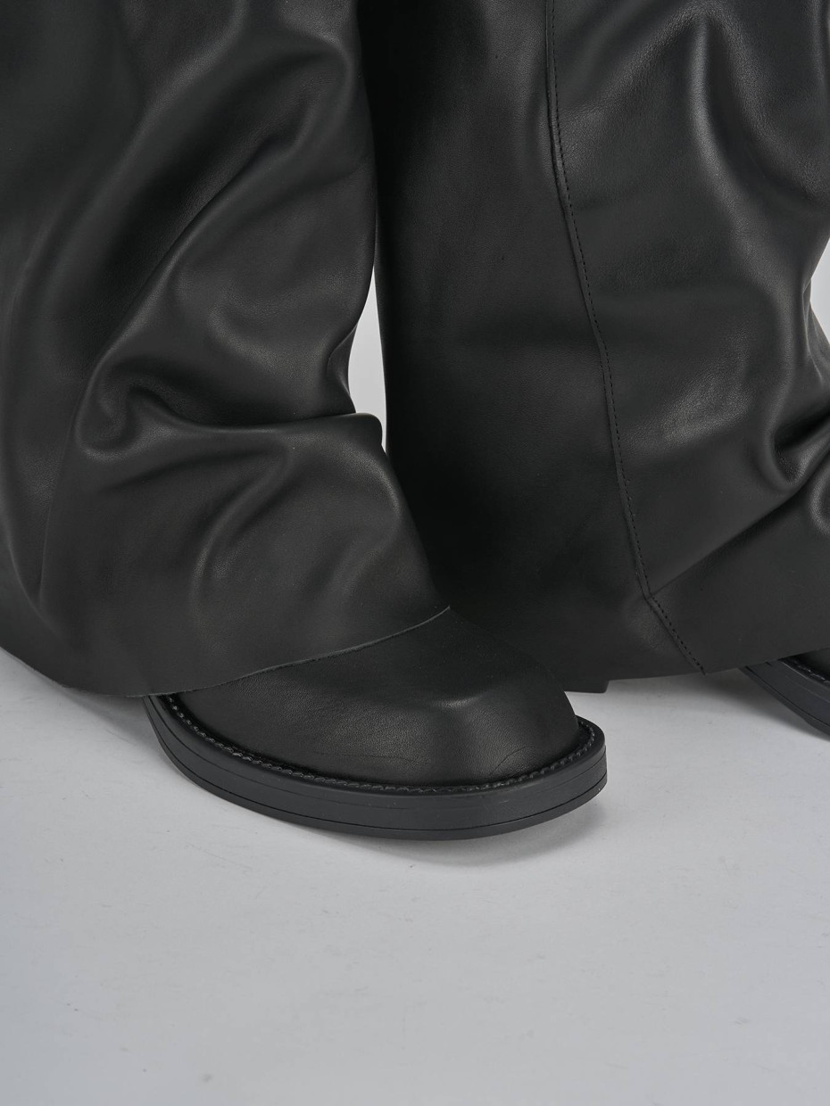 Stivali tacco 3cm pelle nero