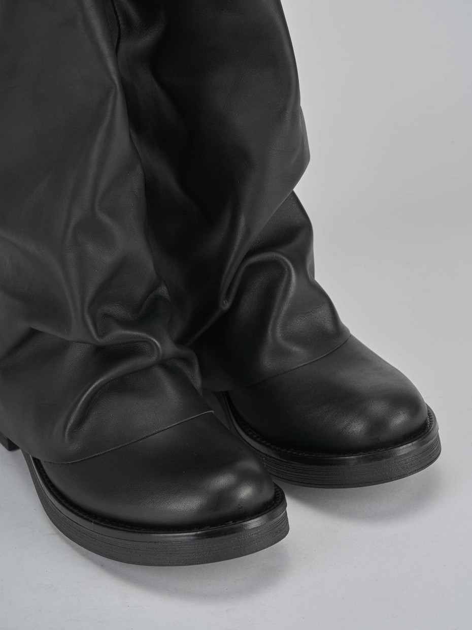 Stivali tacco 3cm pelle nero