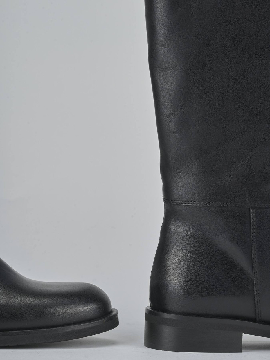 Stivali tacco 2cm pelle nero