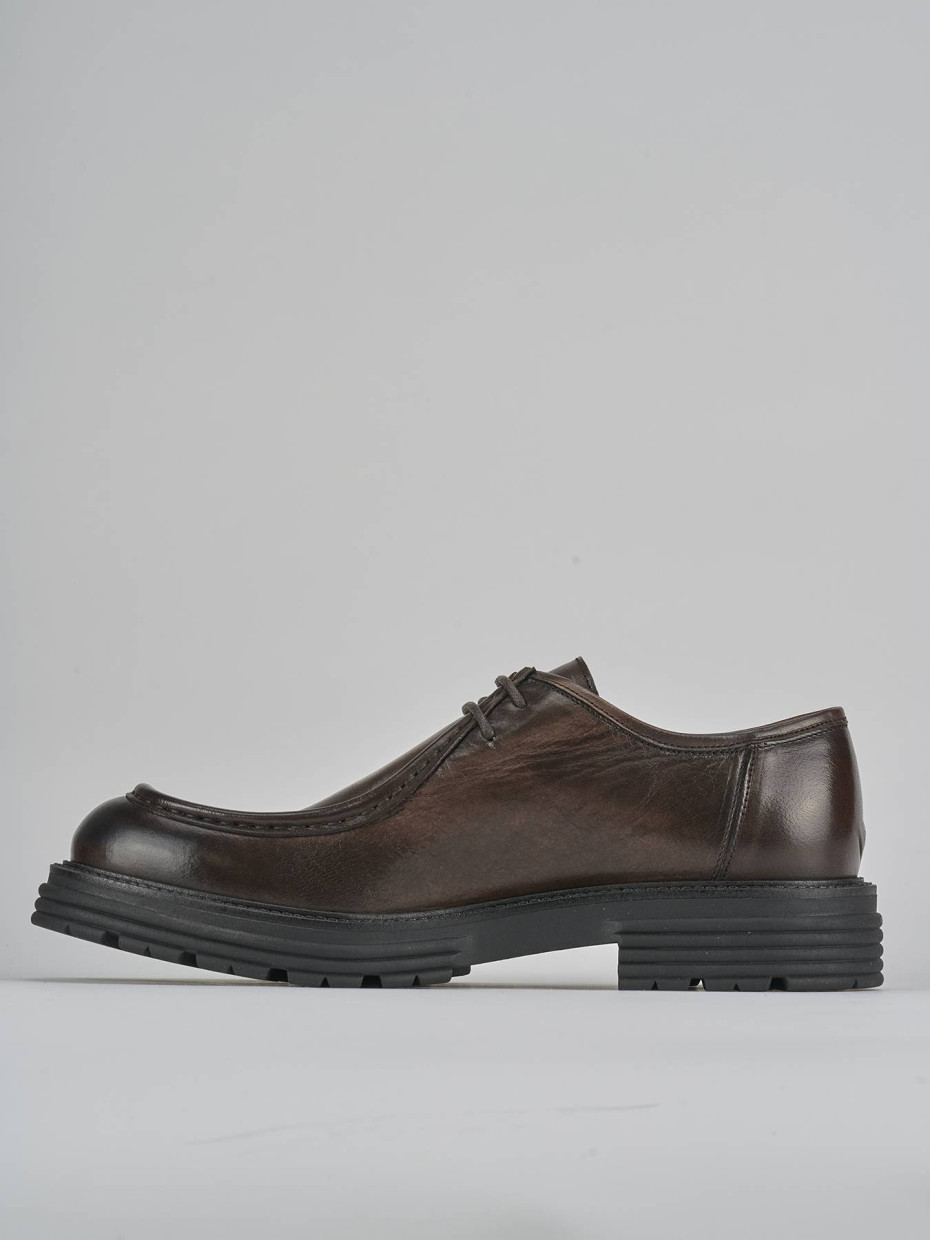 Stringate pelle testa