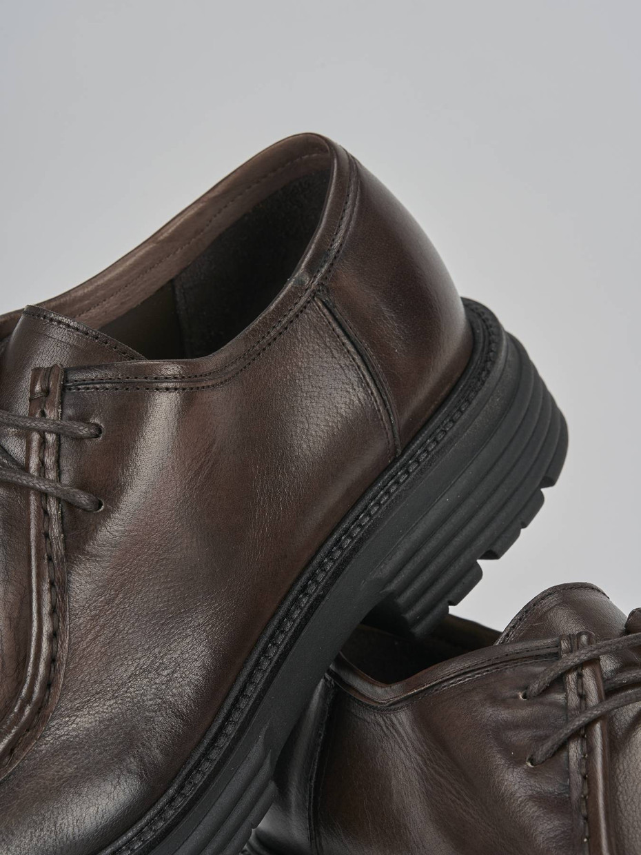 Stringate pelle testa