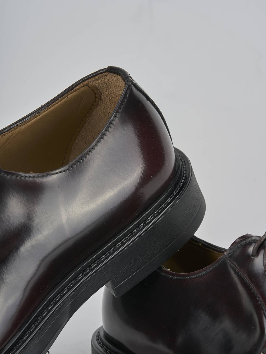 Stringate pelle bordo'