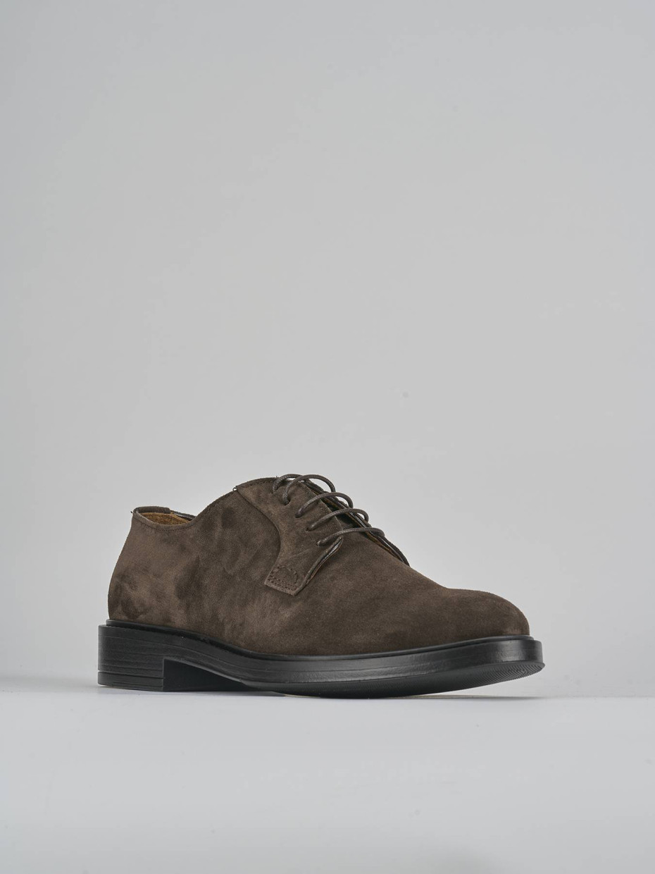 Stringate camoscio testa