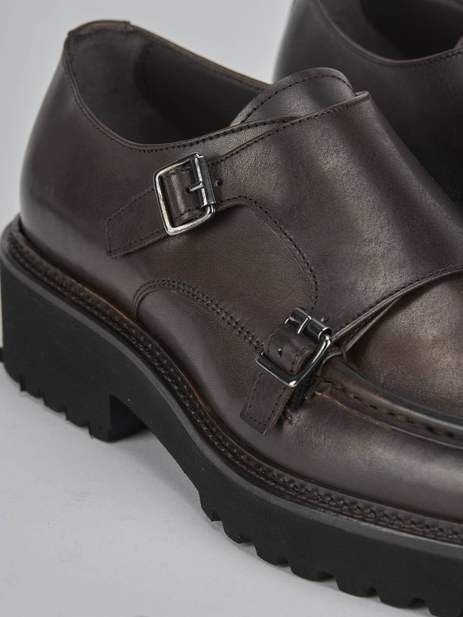 Stringate pelle testa