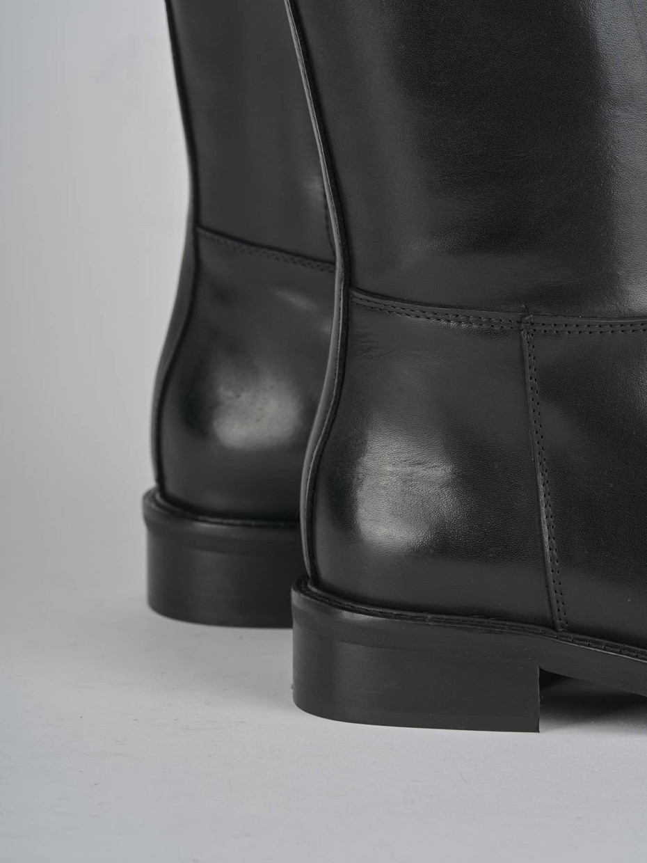 Stivali tacco 3cm pelle nero