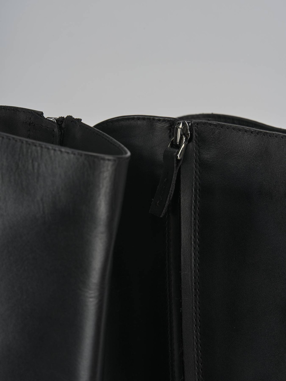Stivali tacco 4cm pelle nero