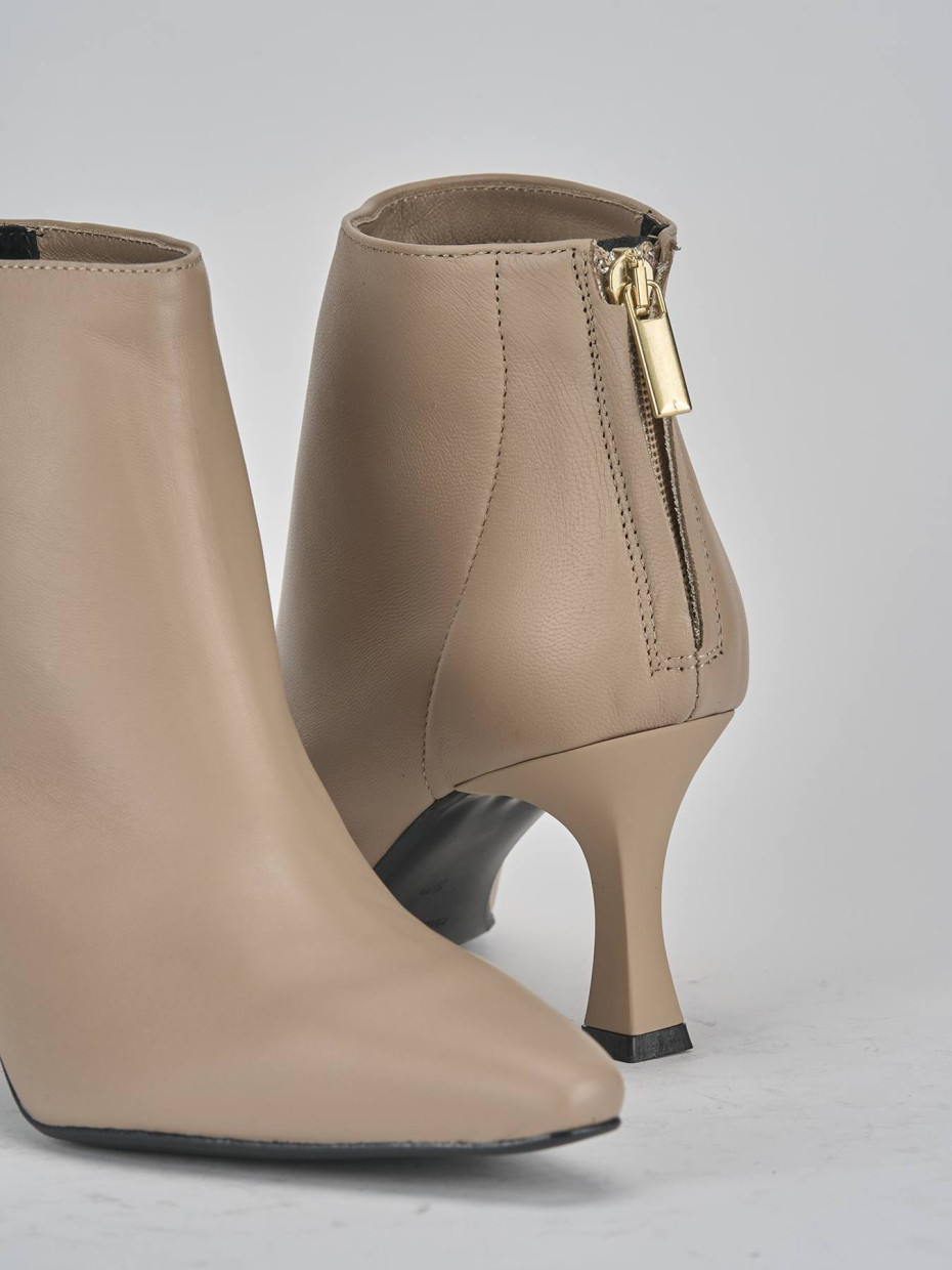 Stivaletti tacco 7cm pelle beige