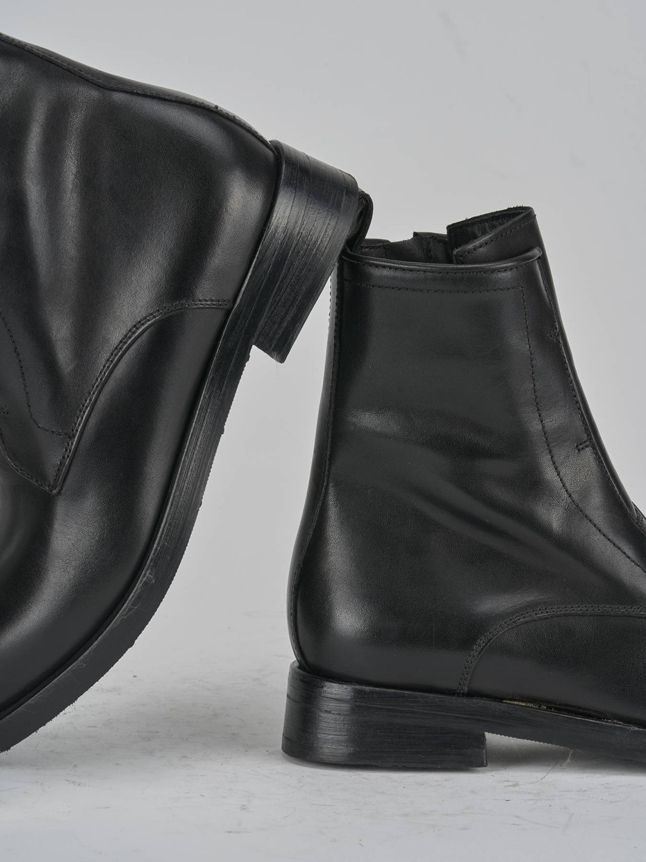 Stivaletti tacco 2cm pelle nero