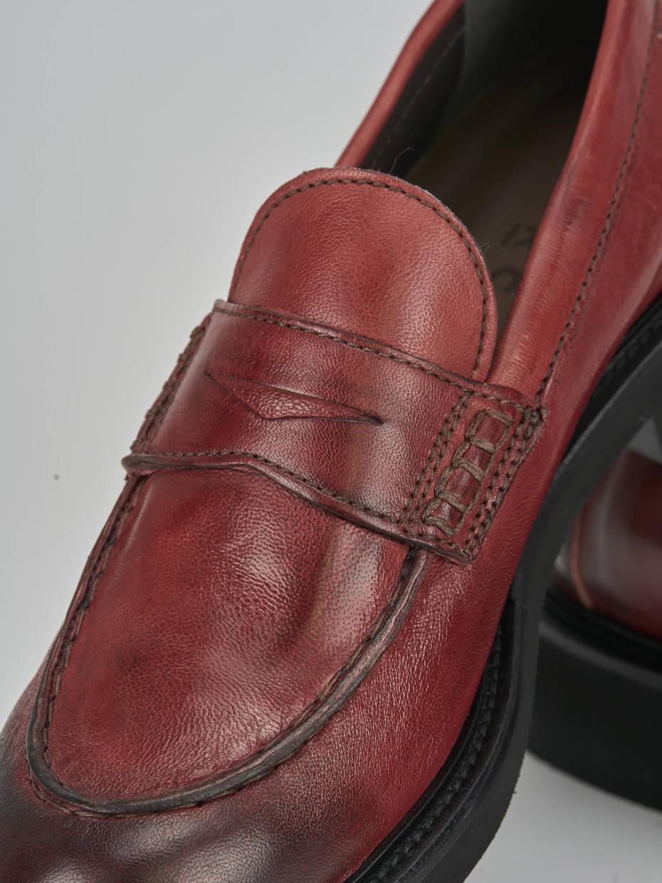 Mocassini tacco 2cm pelle bordo'