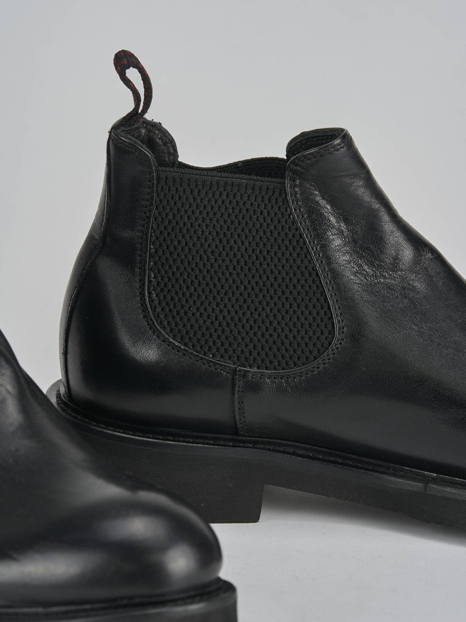Stivaletti tacco 2cm pelle nero