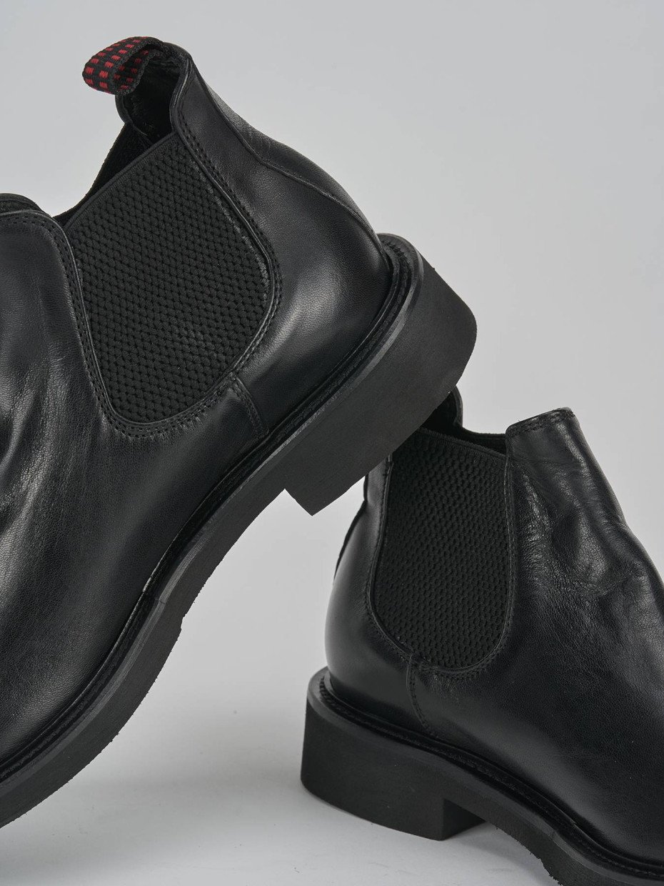Stivaletti tacco 2cm pelle nero