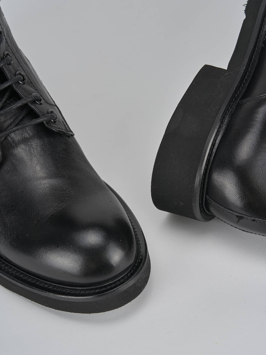 Anfibi tacco 2cm pelle nero