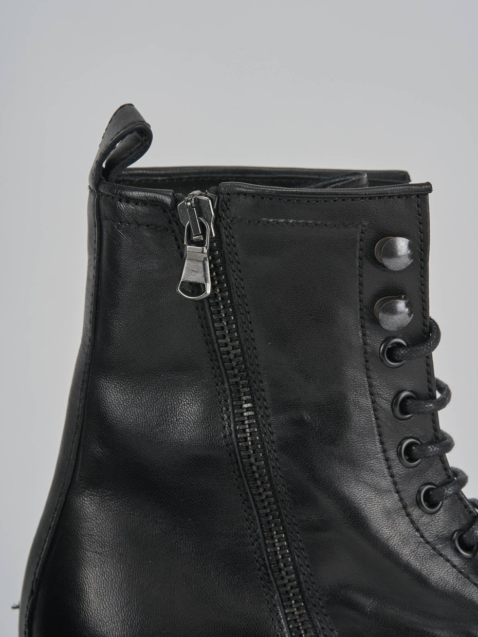 Anfibi tacco 2cm pelle nero