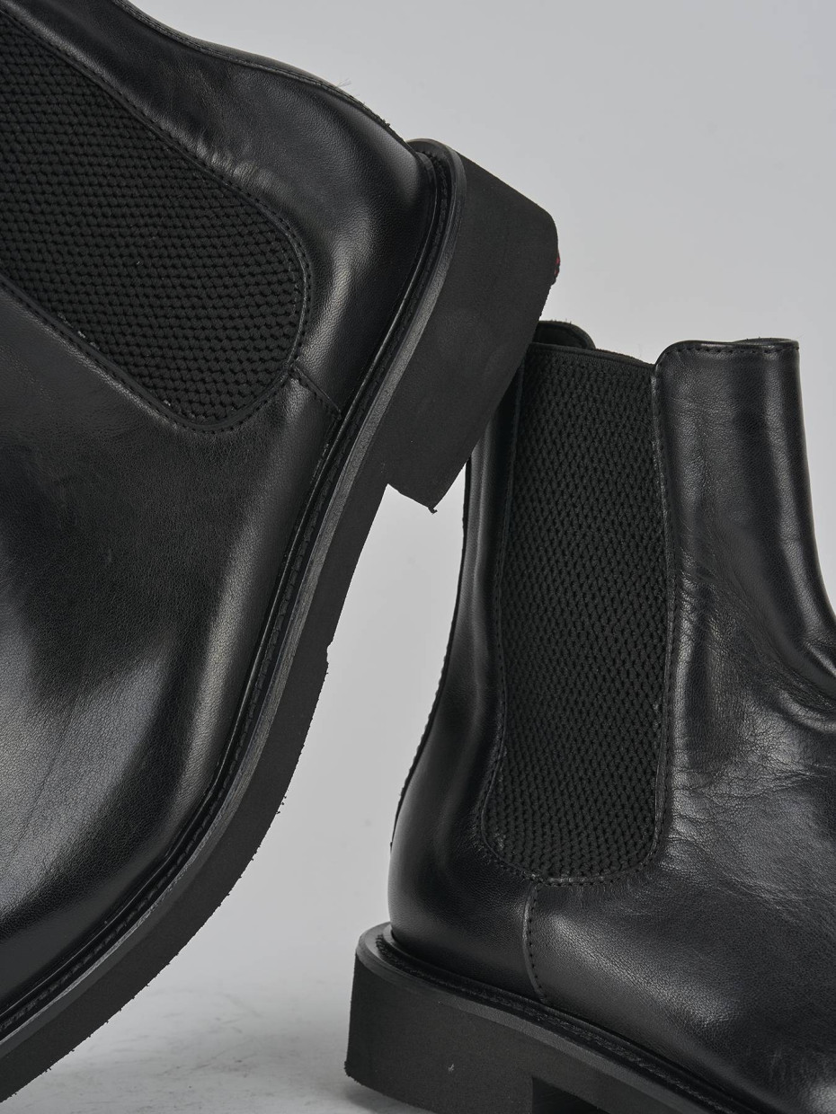 Stivaletti tacco 2cm pelle nero