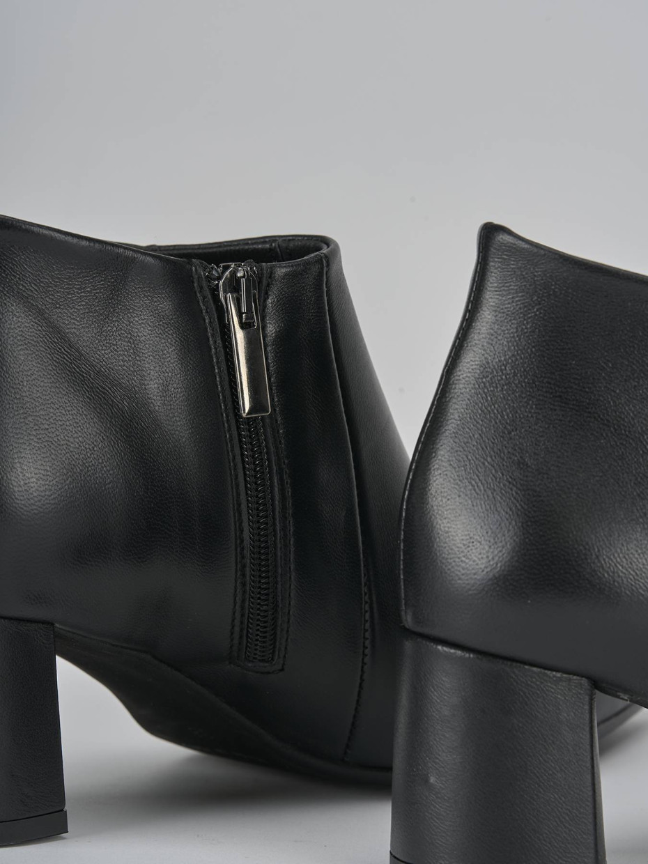 Stivaletti tacco 5cm pelle nero