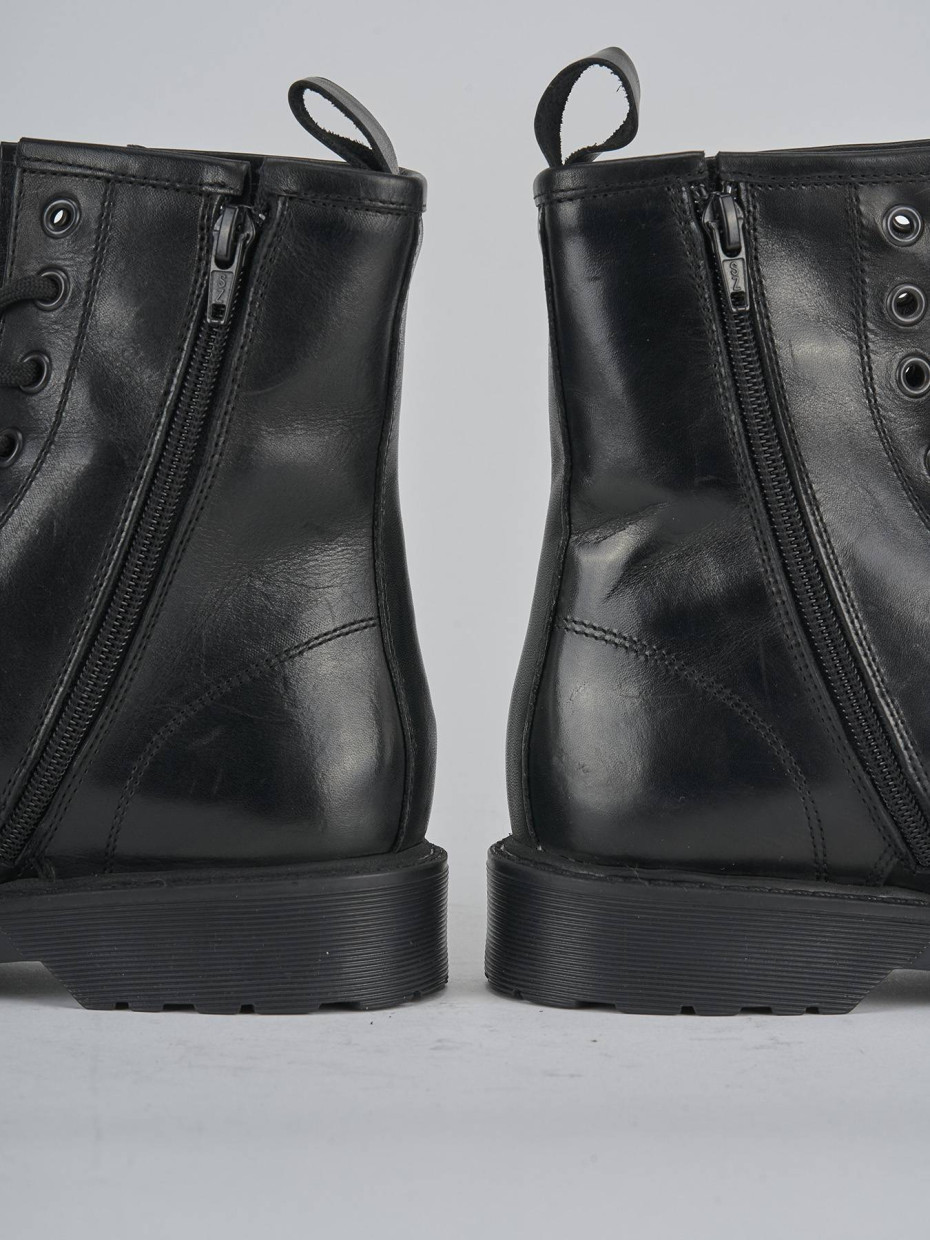 Anfibi tacco 2cm pelle nero