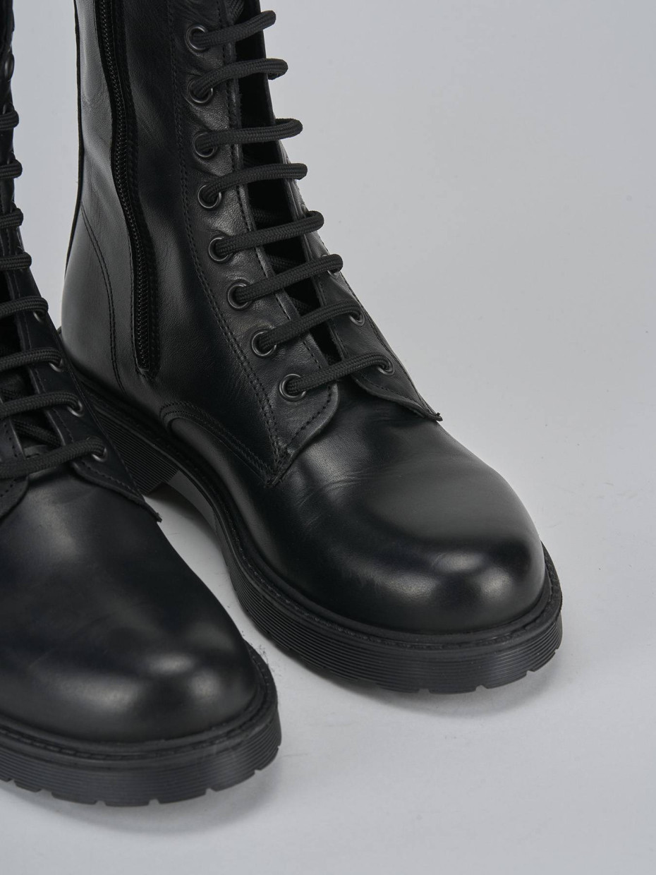 Anfibi tacco 2cm pelle nero
