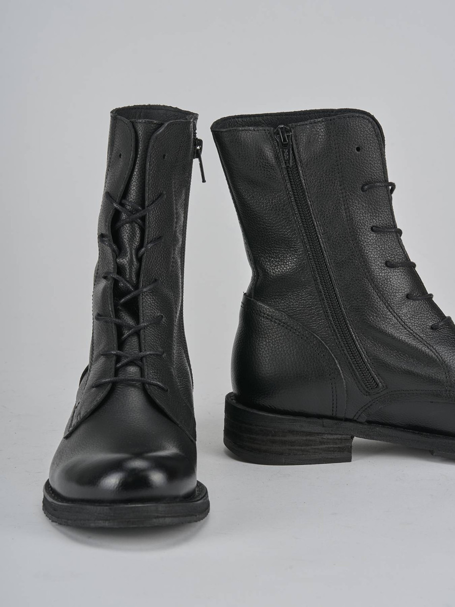 Anfibi tacco 2cm pelle nero