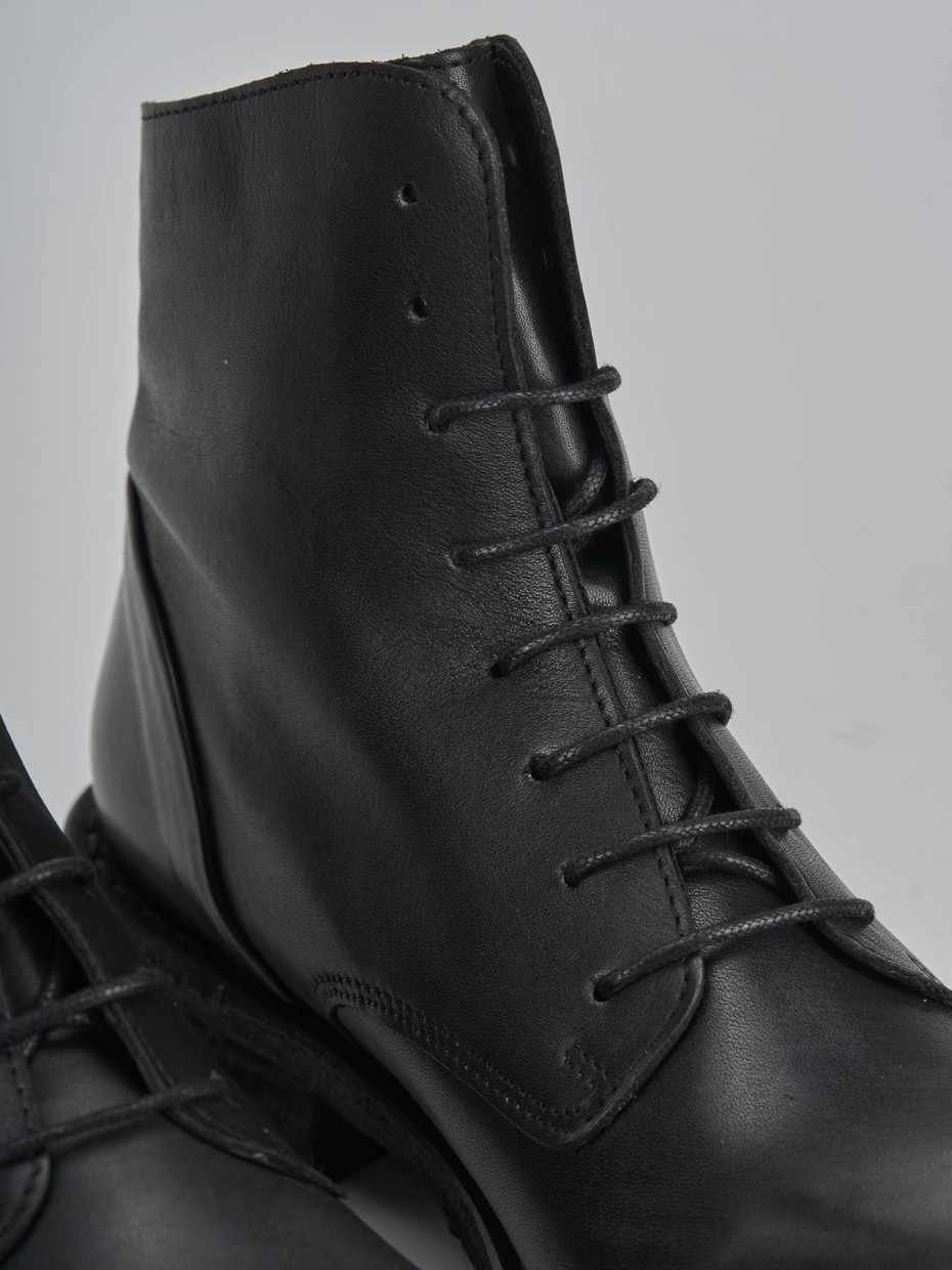 Anfibi tacco 2cm pelle nero