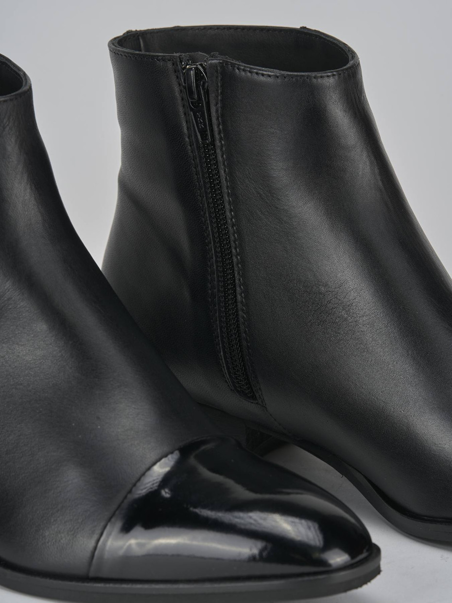 Stivaletti tacco 3cm pelle nero