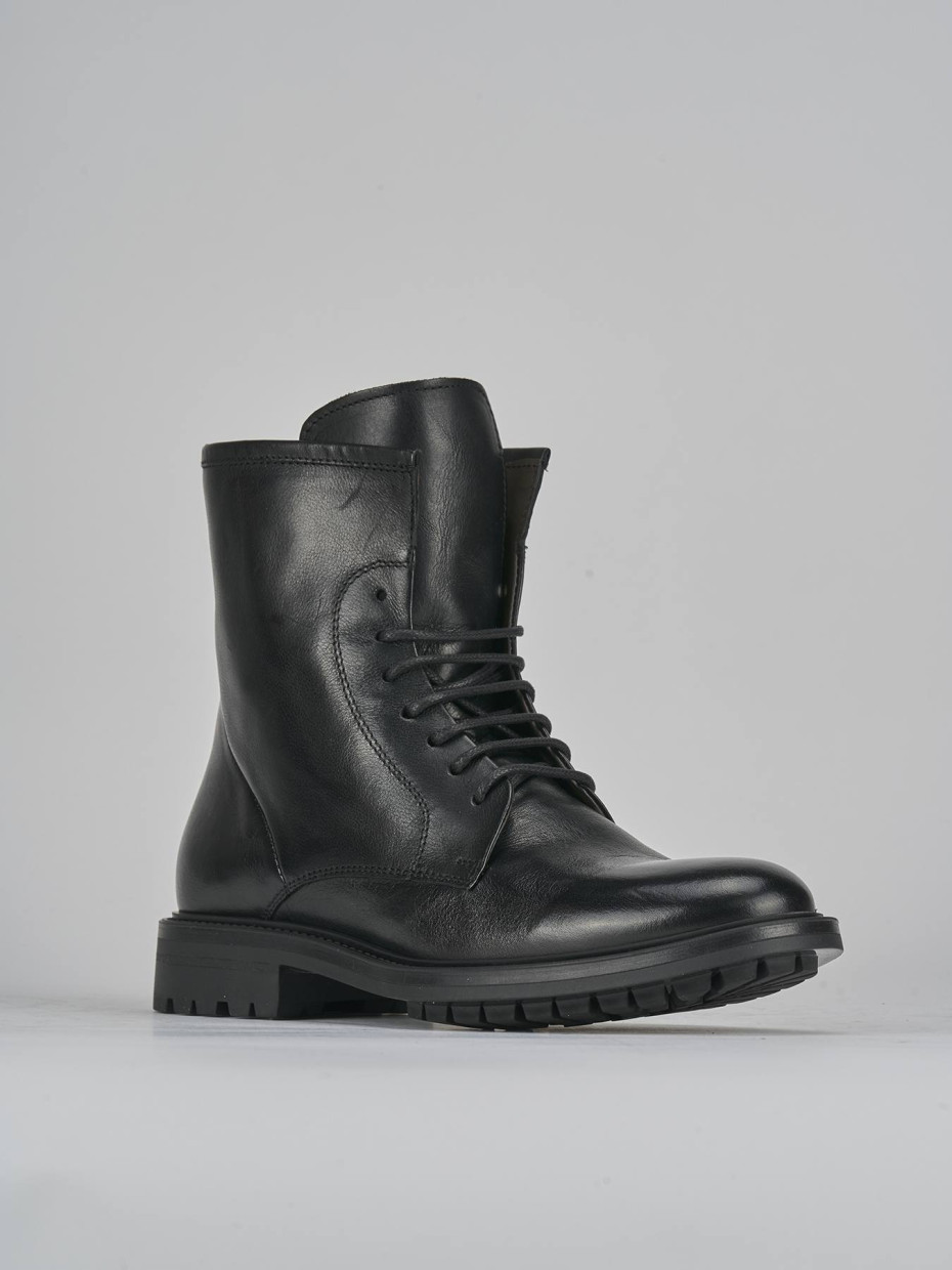Anfibi tacco 2cm pelle nero