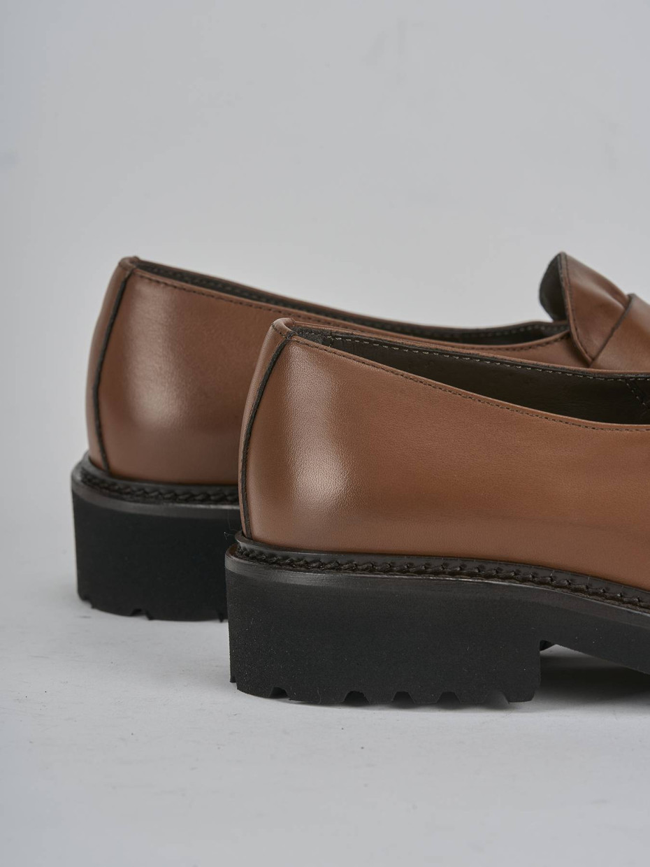 Mocassini tacco 2cm pelle marrone