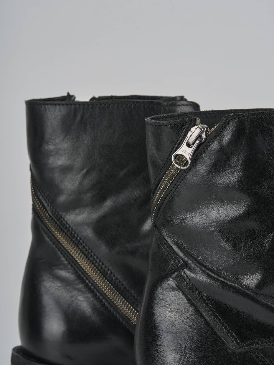 Anfibi tacco 2cm pelle nero