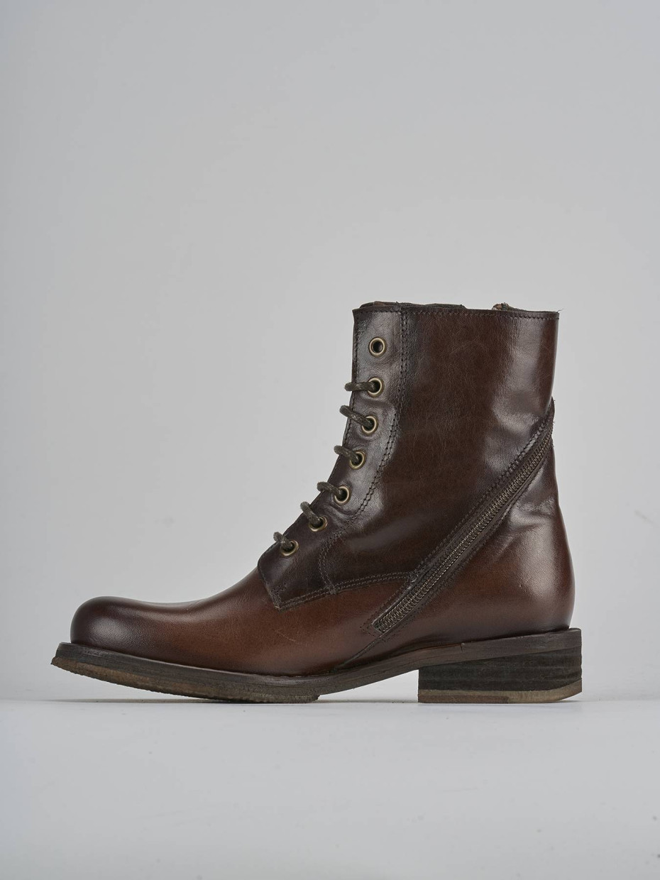 Anfibi tacco 2cm pelle testa