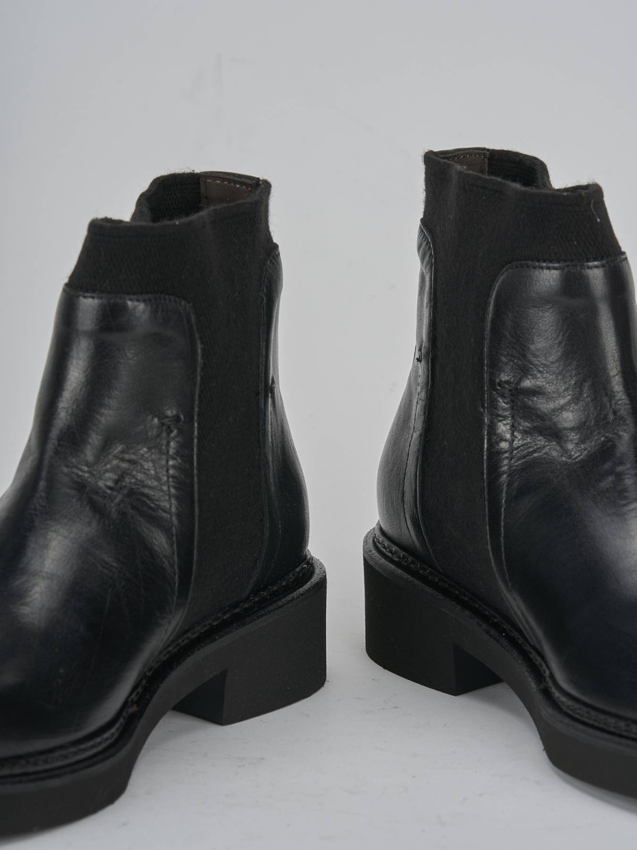 Stivaletti tacco 3cm pelle nero