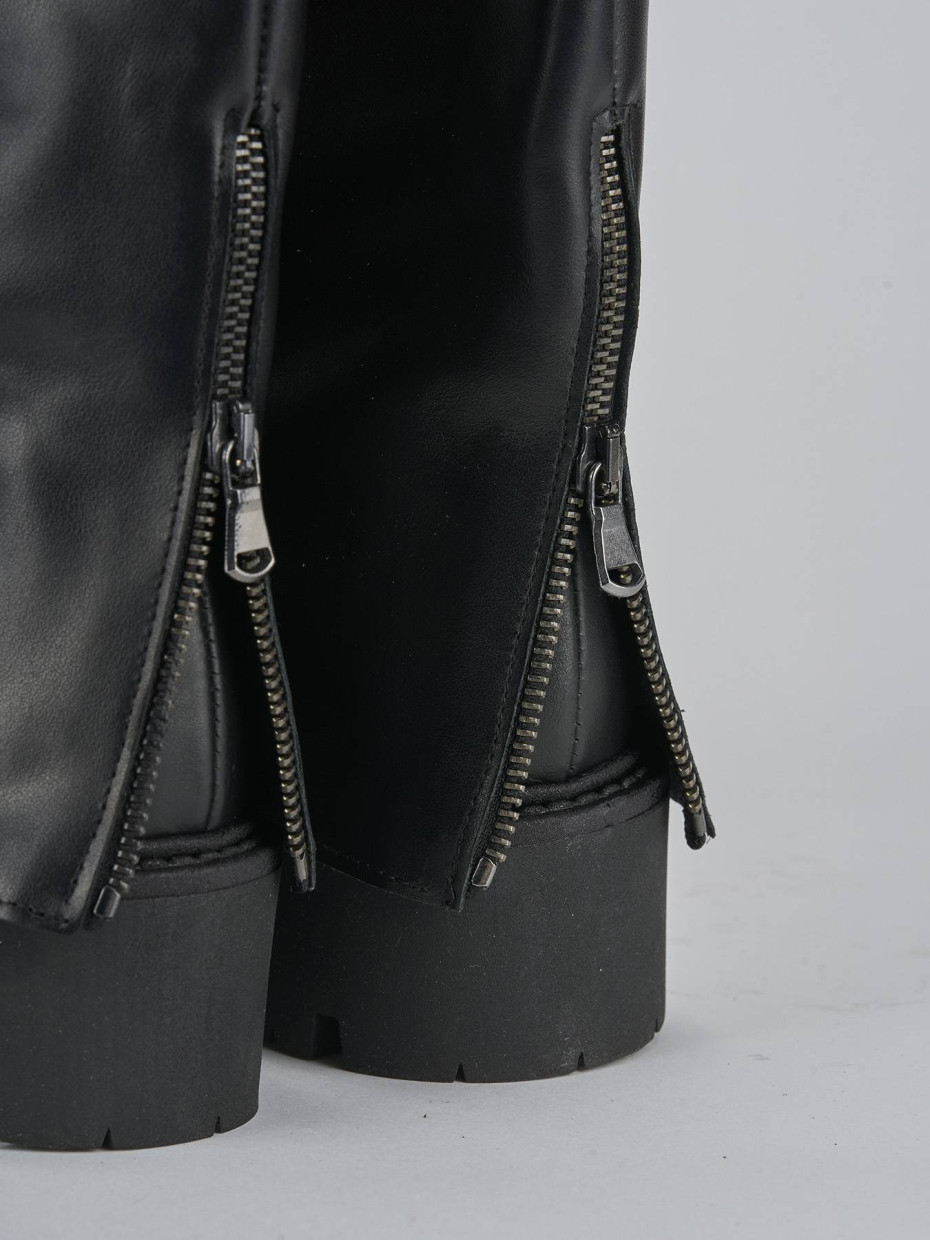 Stivali tacco 3cm pelle nero