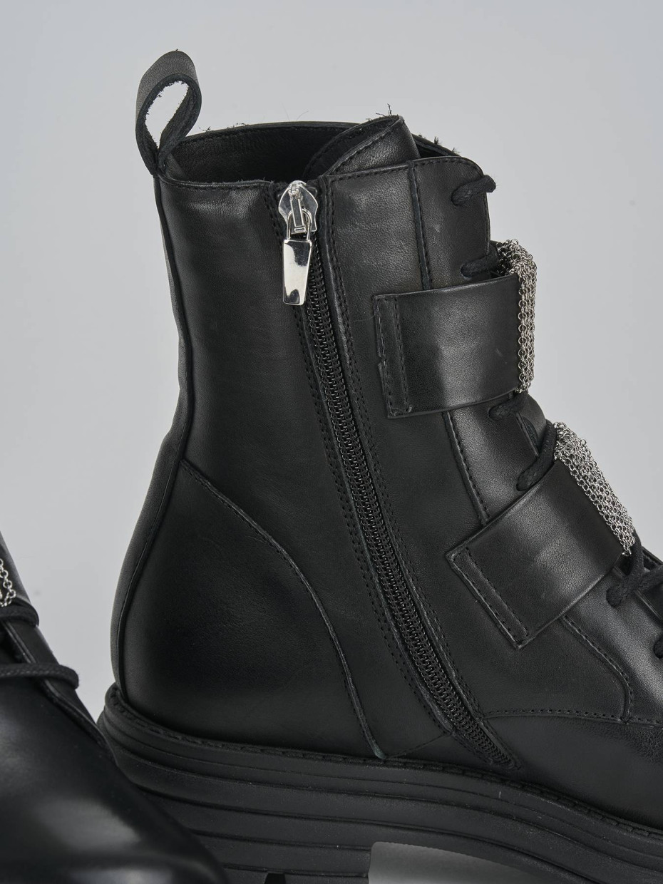 Anfibi tacco 2cm pelle nero