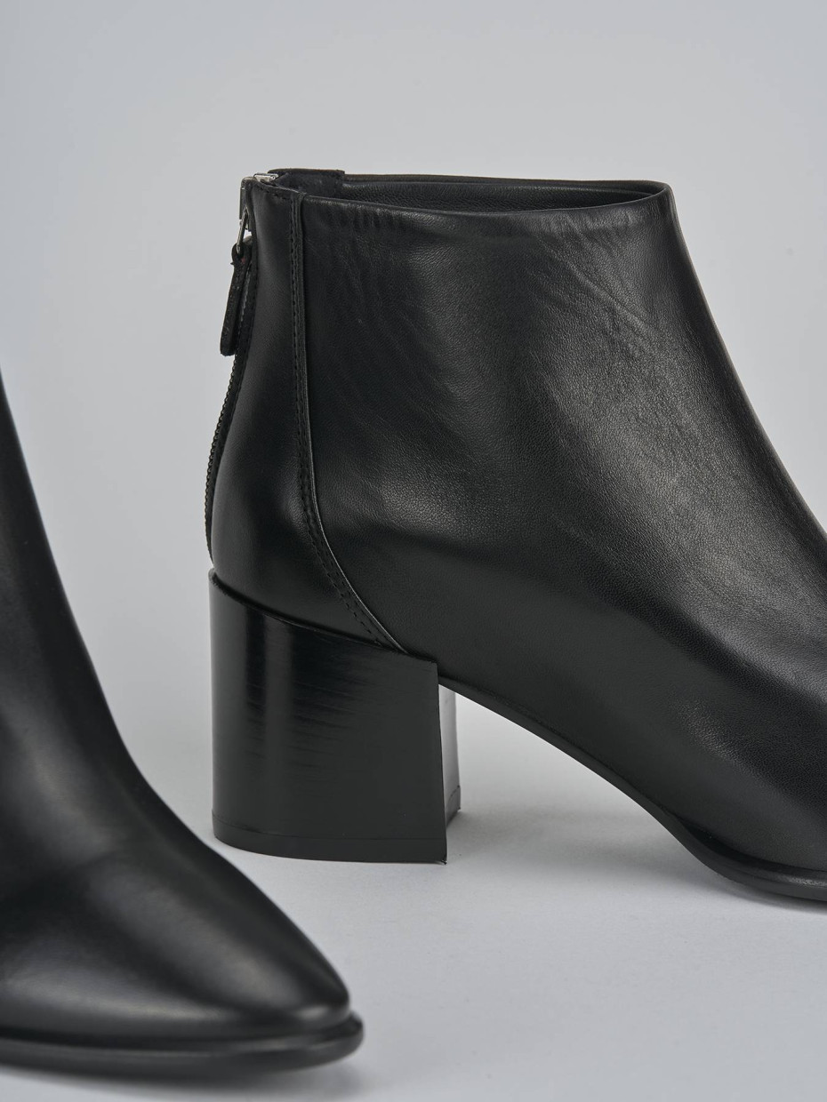 Stivaletti tacco 5cm pelle nero