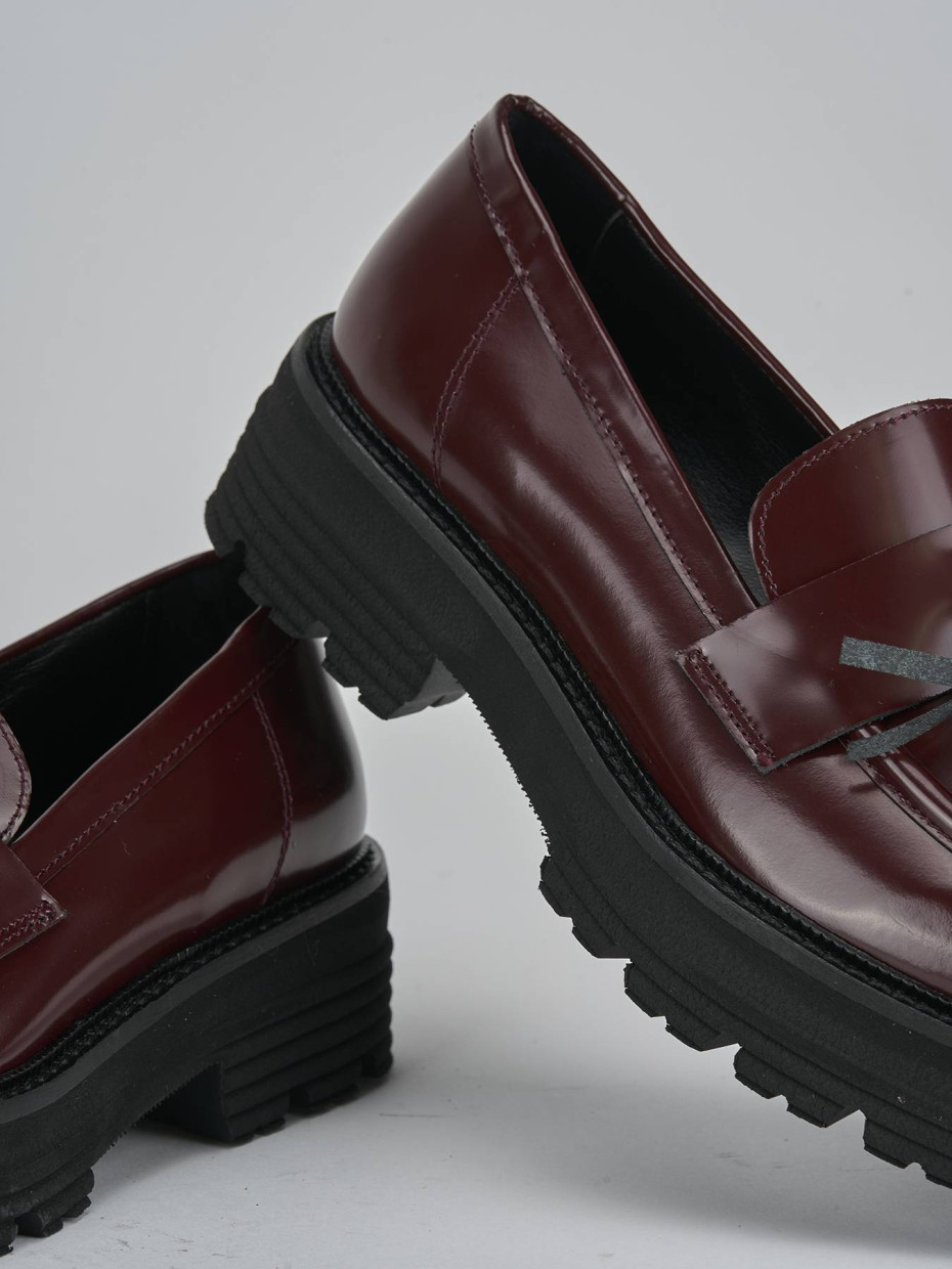 Mocassini tacco 2cm pelle bordo'