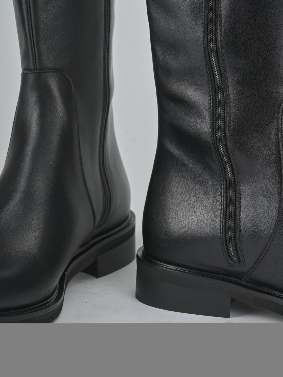 Stivali tacco 2cm pelle nero