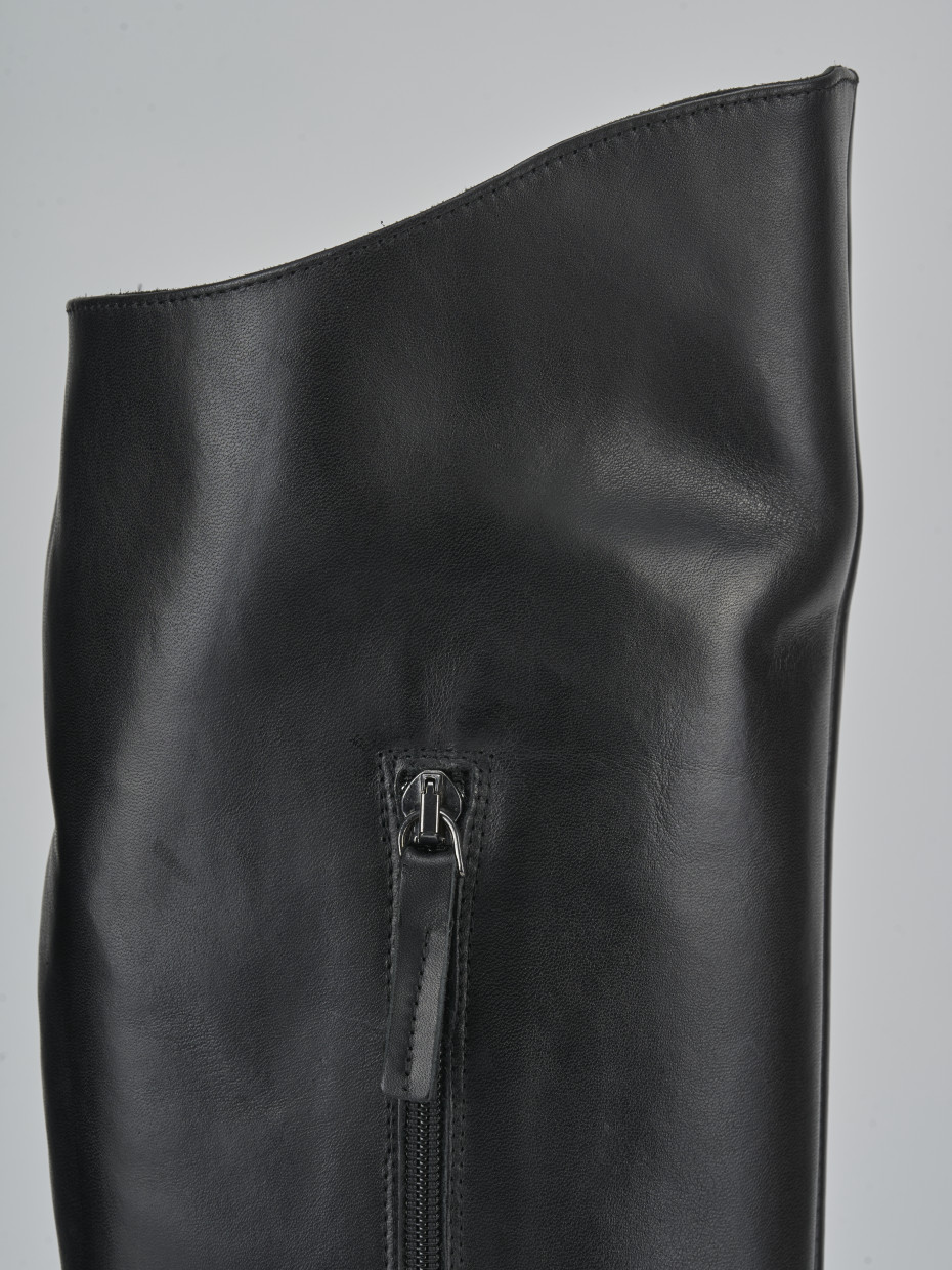 Stivali tacco 2cm pelle nero