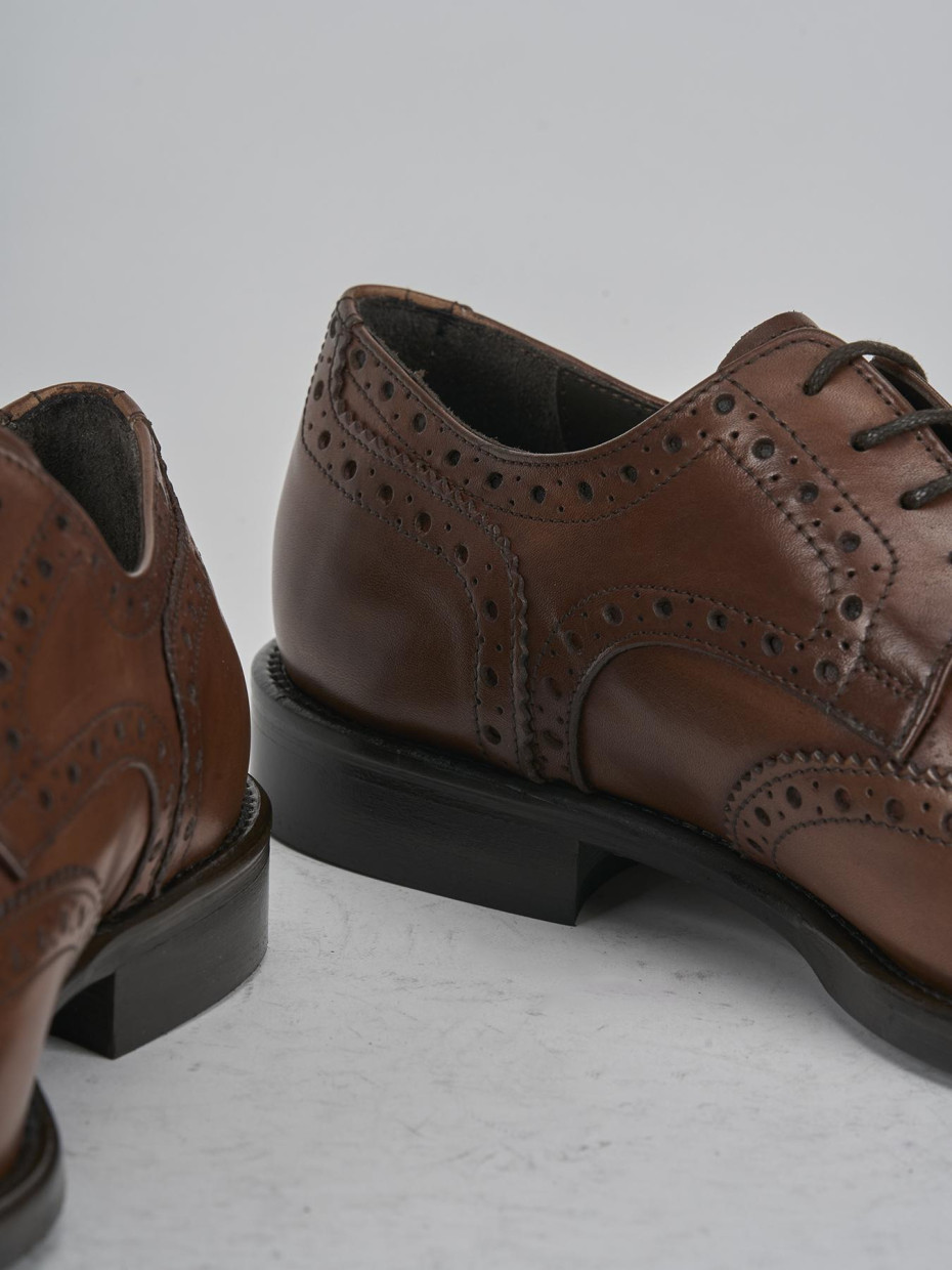 Stringate pelle marrone