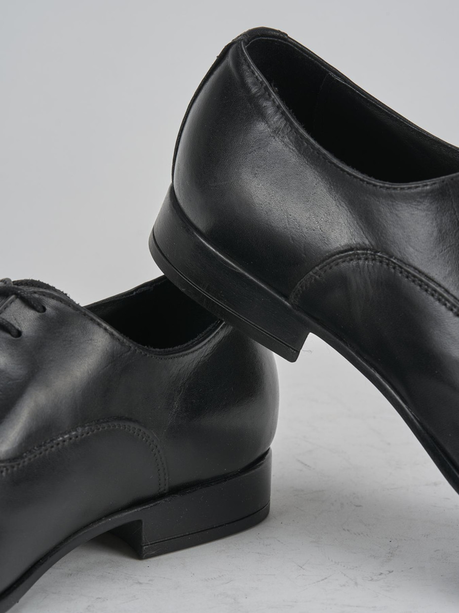 Stringate pelle nero