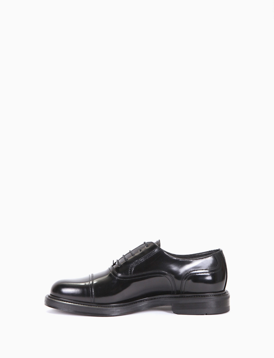 Stringata Oxford con fondo cuoio e soletto in vera pelle nero