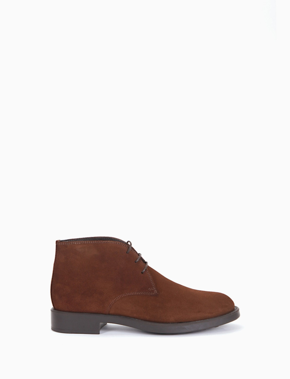 Desert boots brown